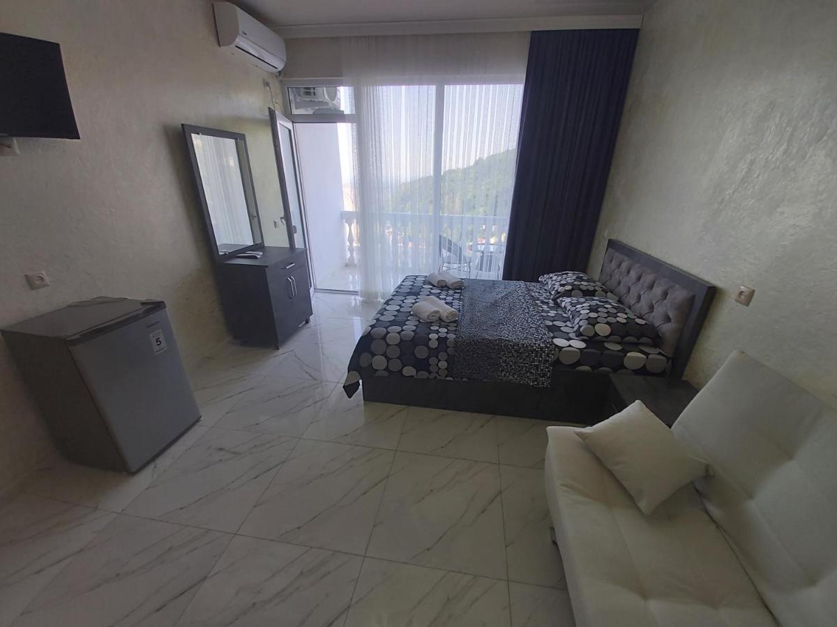 Hotel Zura Palace Kvariati Kültér fotó
