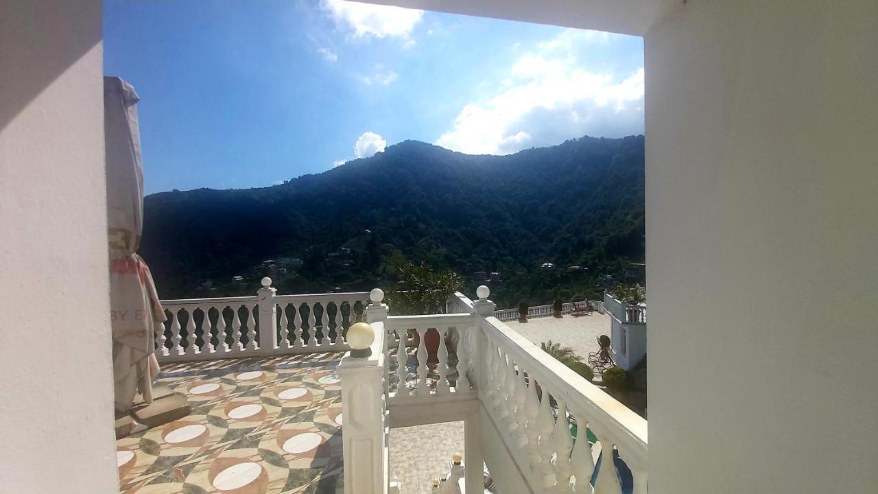 Hotel Zura Palace Kvariati Kültér fotó