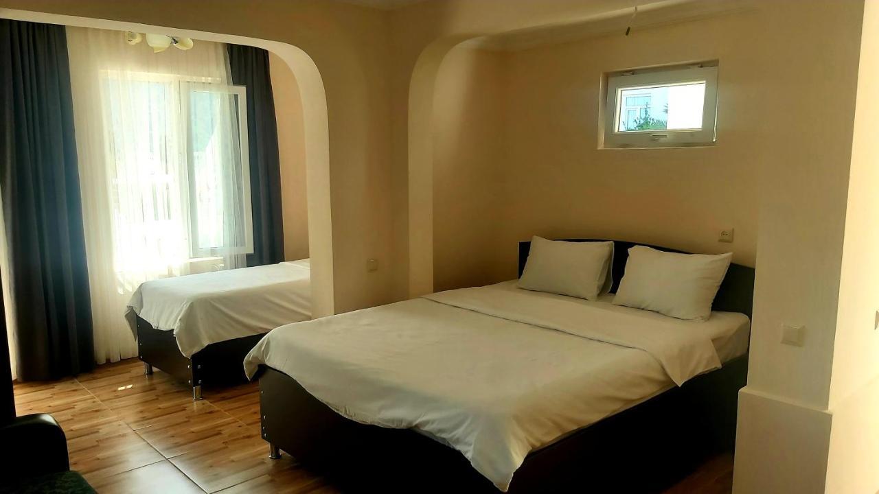Hotel Zura Palace Kvariati Kültér fotó